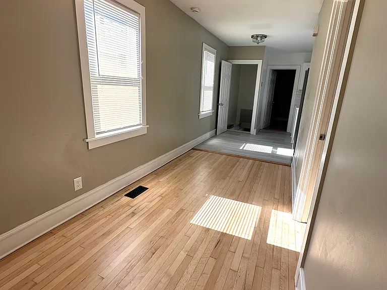 310 W Scott St #A — Photo 12
