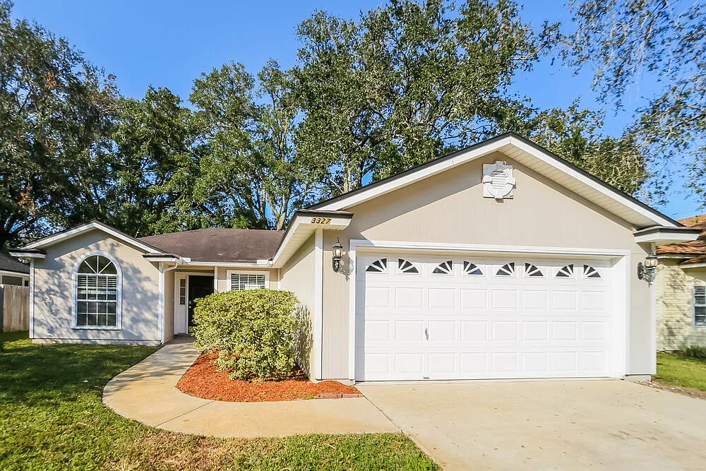 3 bed, 2.0 bath, 1425 sqft, $1,870 — Photo 1