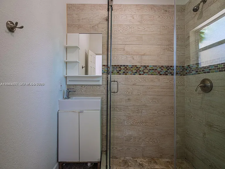 3452 Margaret St — Photo 12