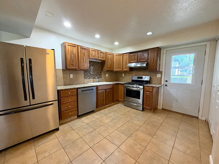 801 Deerfield Rd #6 — Photo 3