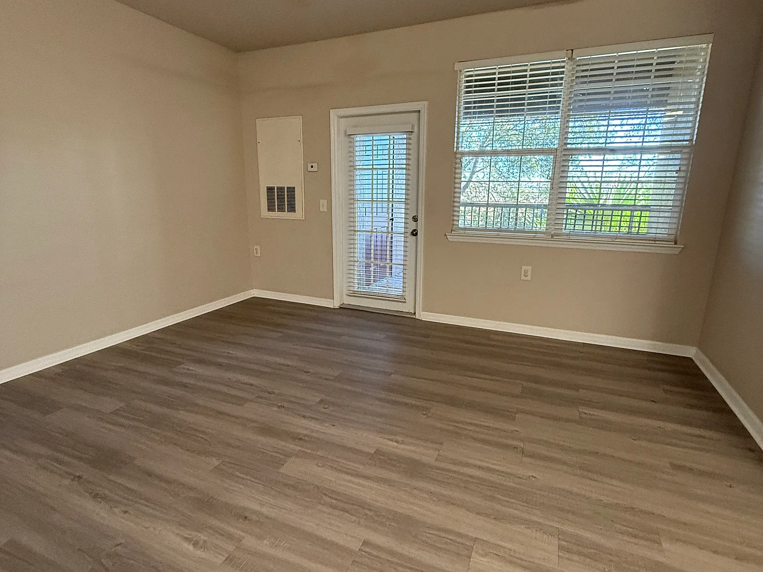 2 bed, 2.5 bath, 1040 sqft, $1,650 — Photo 3