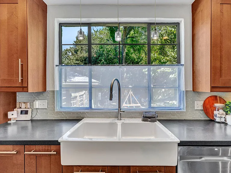 1208 Fairwood Rd — Photo 7