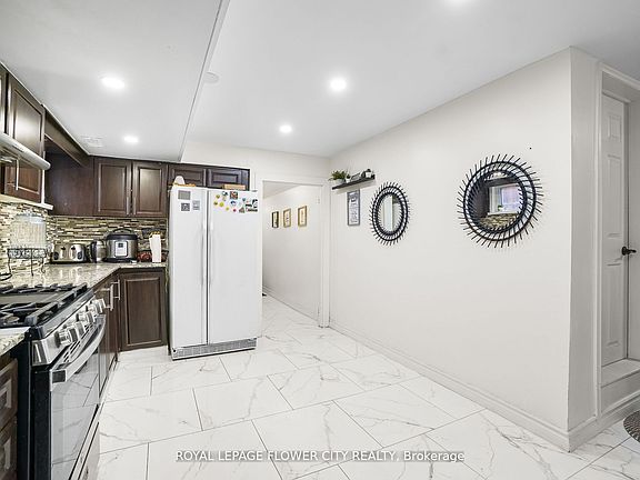 5th image of 167 Shoreham Dr
