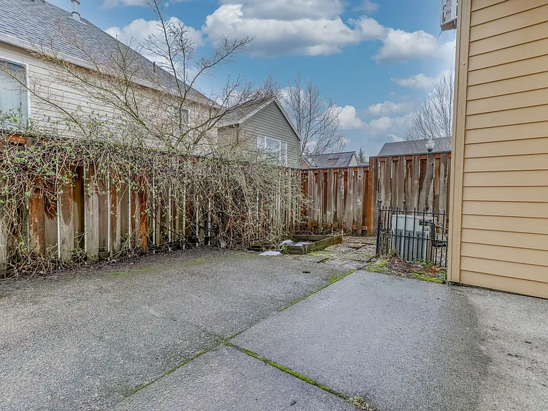 20467 SW Rosemount St — Photo 27