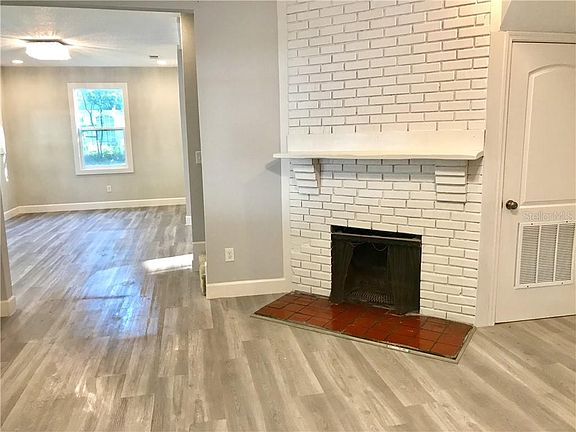 4th image of 128 N Oak Ave