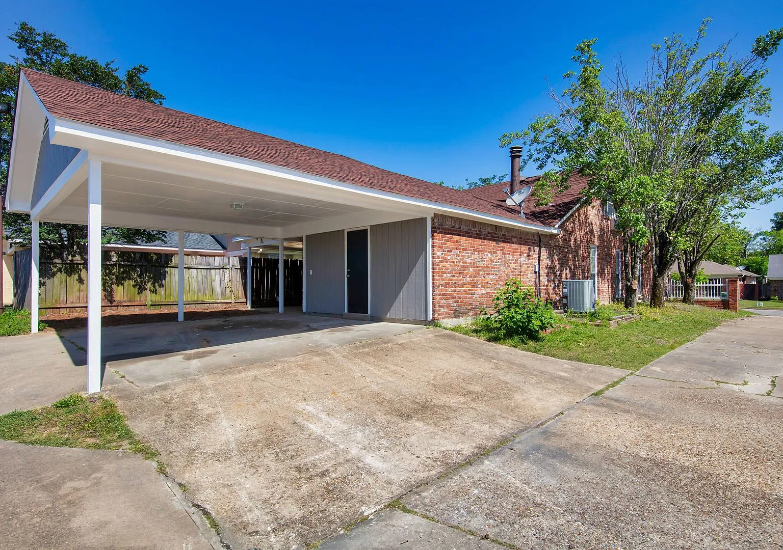 3 bed, 2.0 bath, 2278 sqft, $1,450 — Photo 3