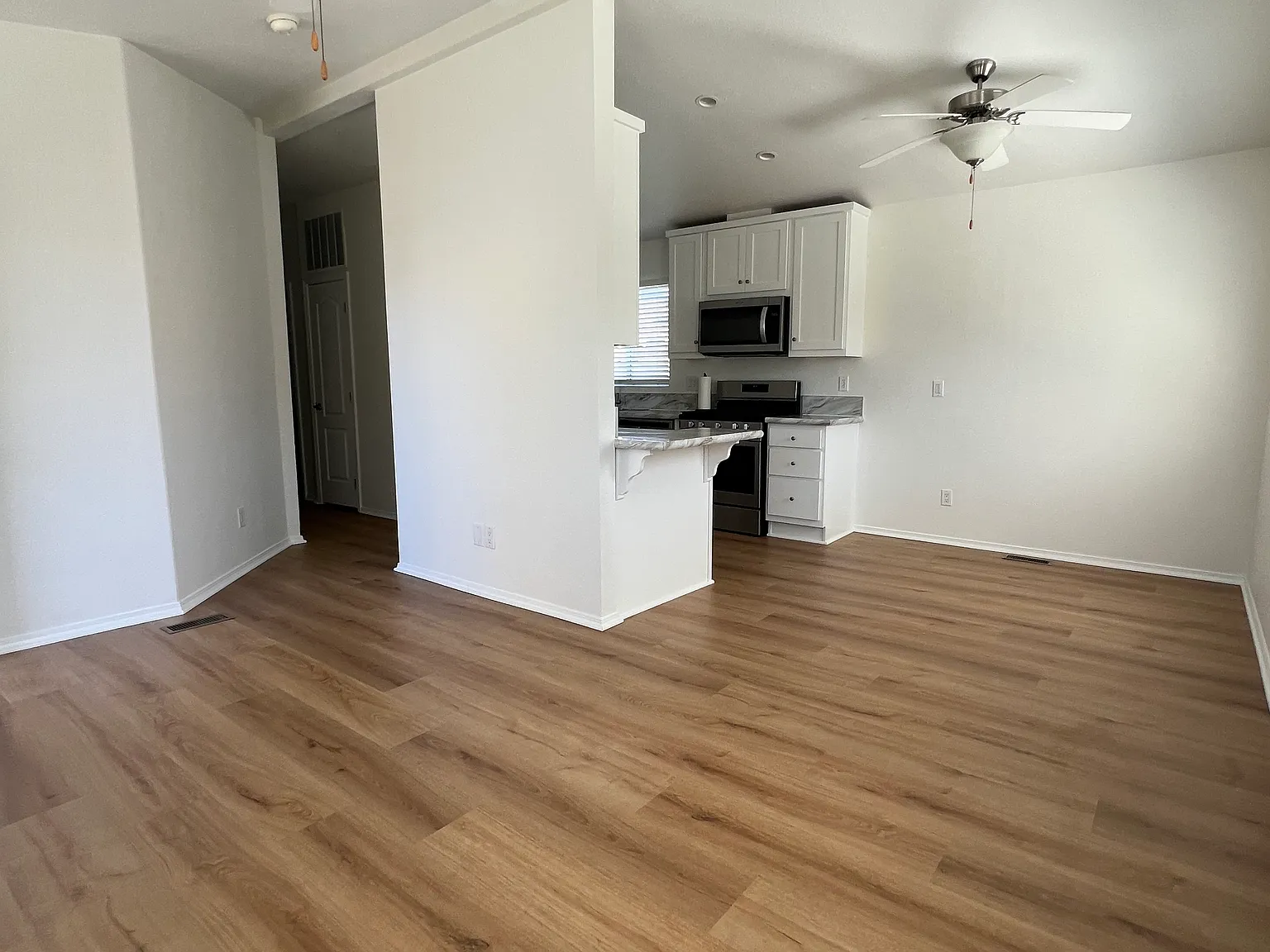 3 bed, $3,595 — Photo 4