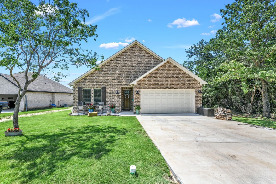 614 Lanai Circle, Runaway Bay, TX 76426 MLS 20637448 Zillow