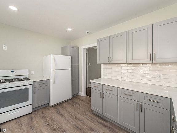 5th image of 86 Tappan Ave