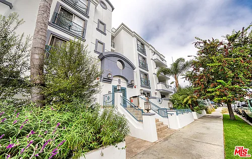 1621 Barry Ave Photo 1