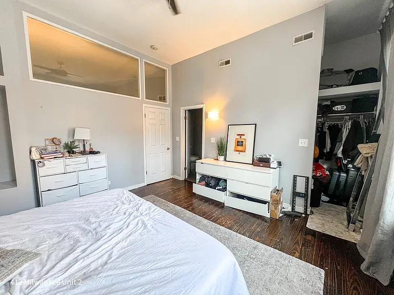 409 N. Milwaukee Ave. — Photo 7