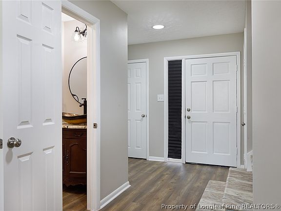 4th image of 309 Broomfield Ct