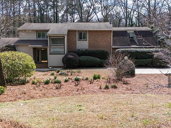 2nd image of 4515 Oxford Cir