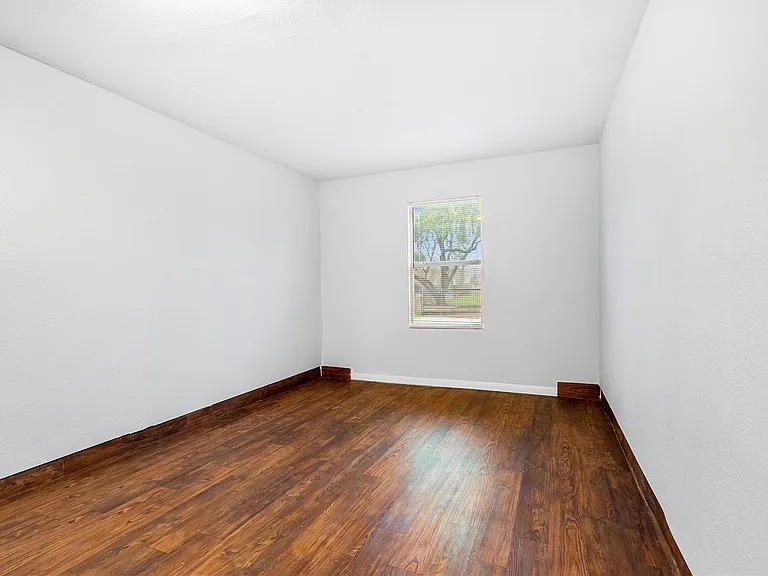 10511 Man O War Ave — Photo 7