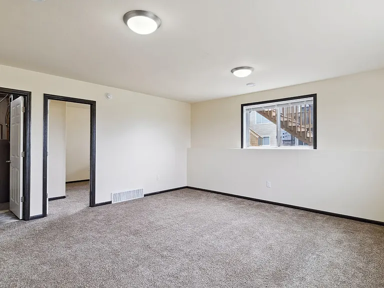 Town Square Townhomes — Photo 28