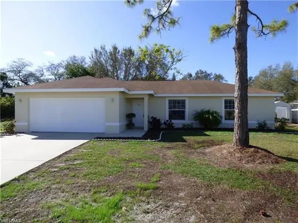 702 E 3rd St, Lehigh Acres, FL 33936