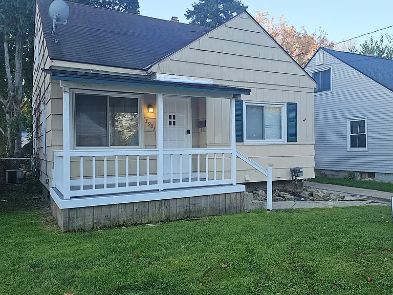 3901 Herrick St — Photo 1
