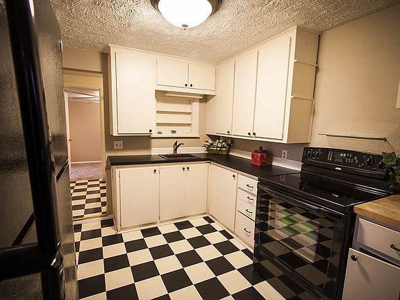 5th image of 2702 W Dalton Ave