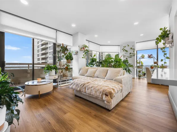 14 Greenway Plz Unit 23P, Houston, TX 77046