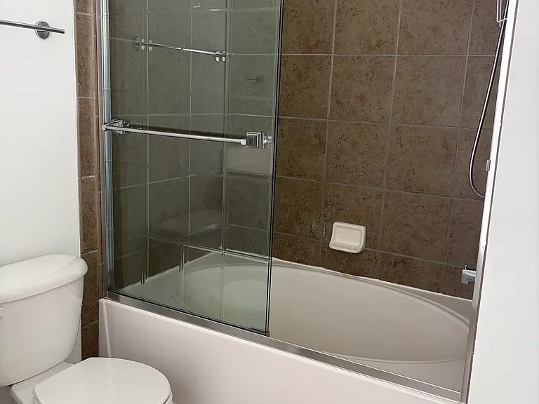 1377 Thornborough Dr — Photo 18