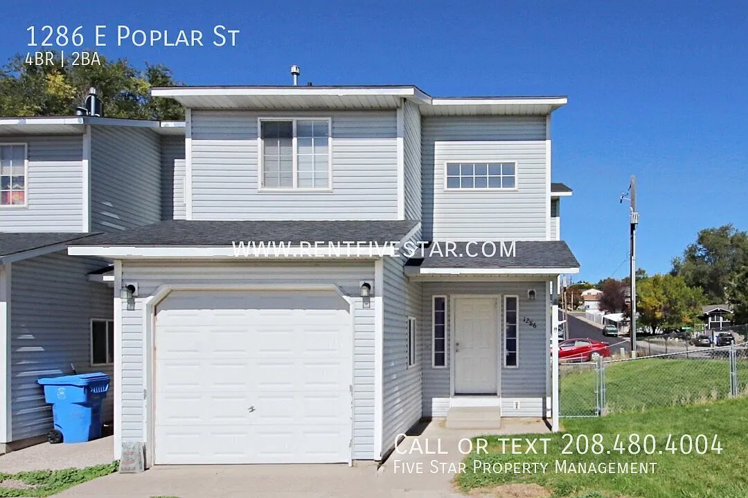 Spacious 4 Bedroom Townhome with Single Car Garage! — Photo 1