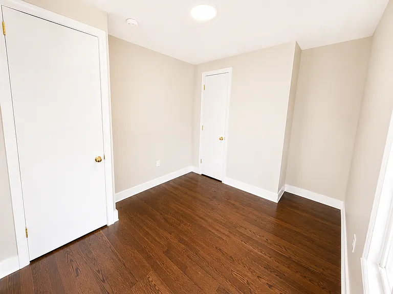 160 Alexander St #2 — Photo 15
