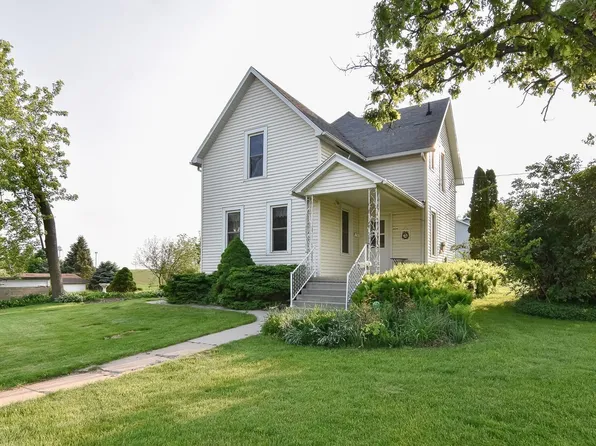 304 W 1st St, Gladbrook, IA 50635