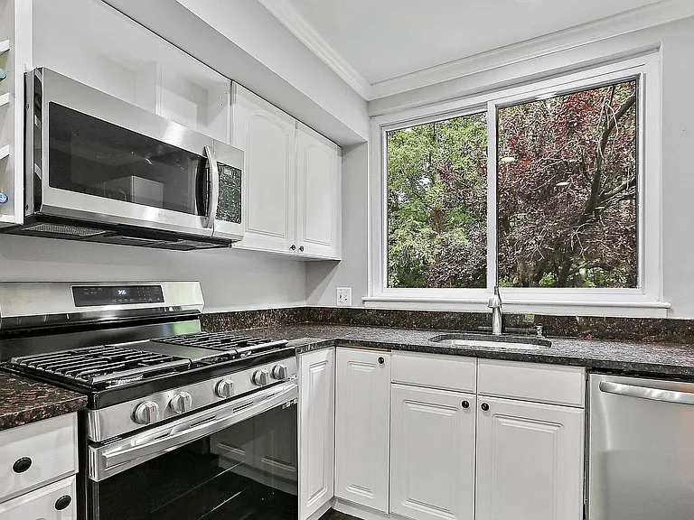 7008 Sherwood Rd #36 — Photo 9