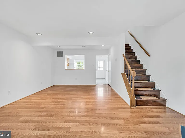 7015 Old Brentford Rd — Photo 15