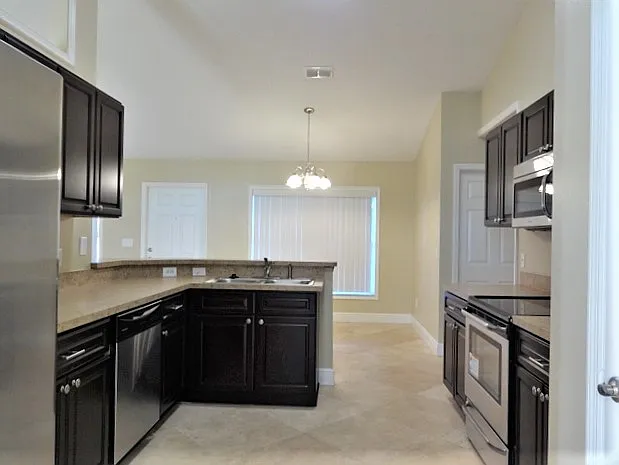 601 SW Curtis St — Photo 11