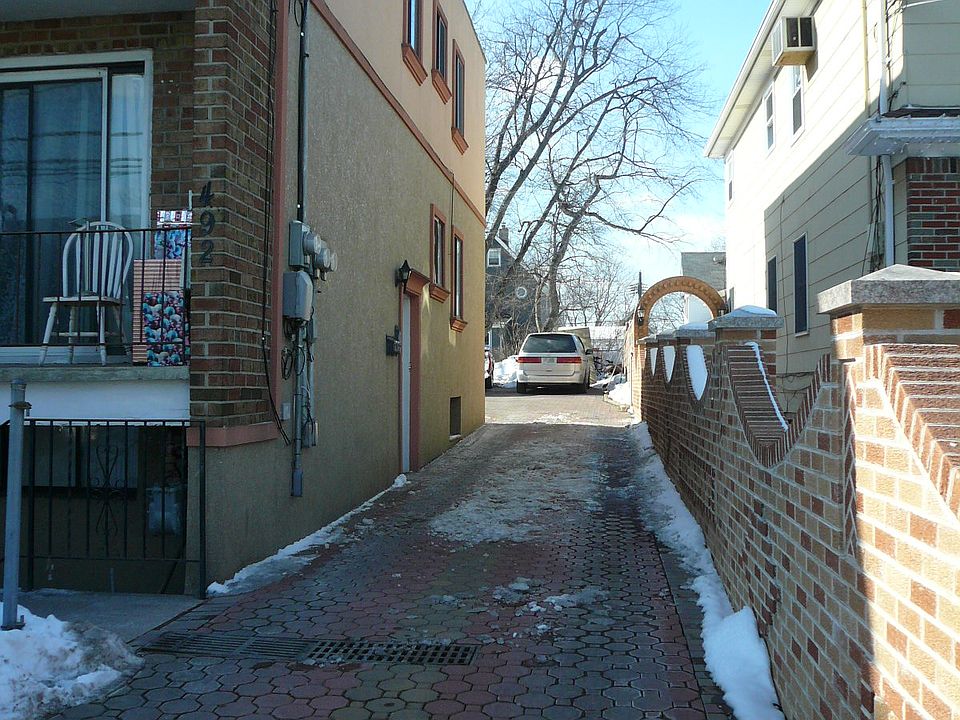 1st image of 492 Jewett Ave
