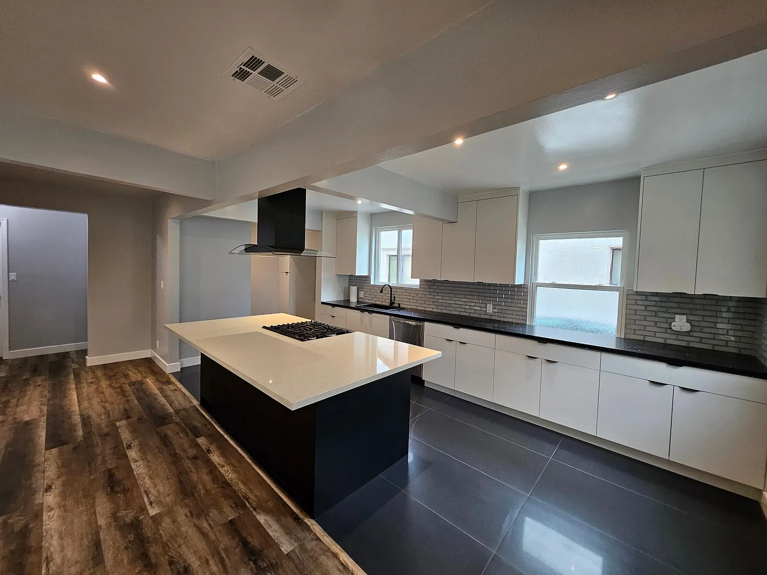 3 bed, $4,800 — Photo 4