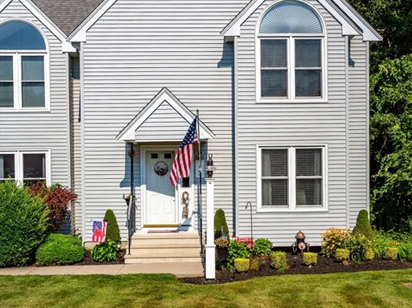 35 Pilgrim Village Rd APT 1804, Taunton, MA 02780
