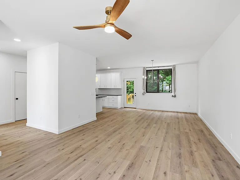 427 Ankara Ct — Photo 5