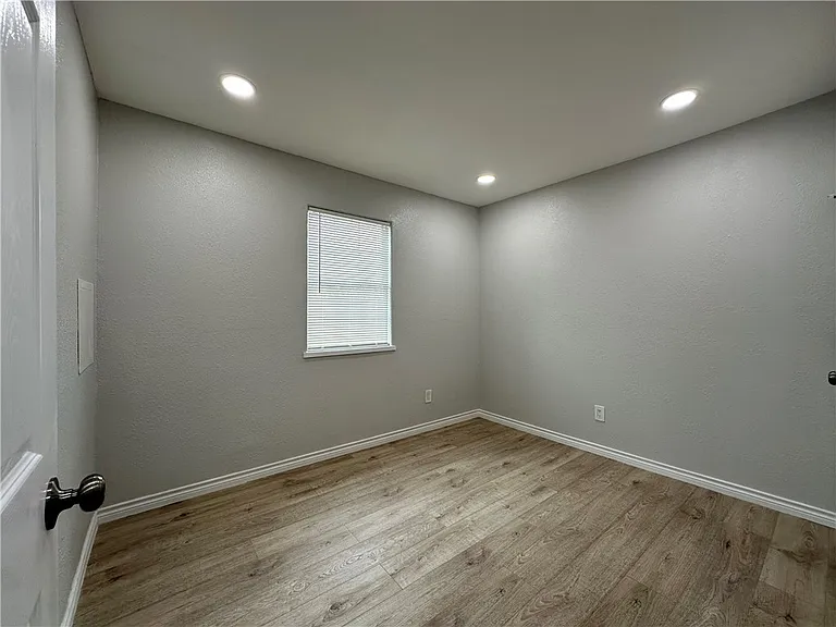 1202 Main Dr — Photo 14