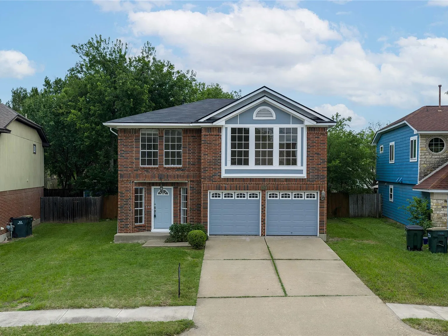 4 bed, 2.5 bath, 2512 sqft, $2,200 — Photo 1