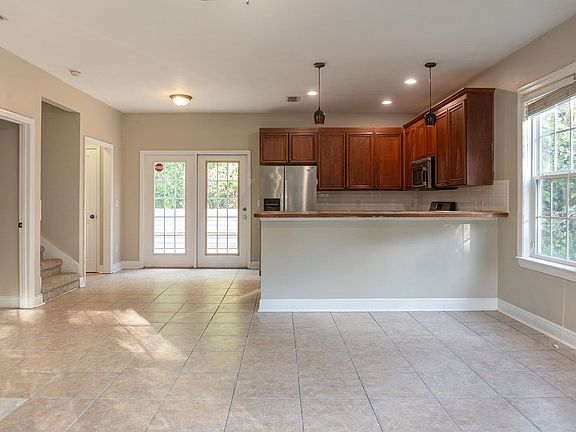 2nd image of 907 Buena Vista Dr