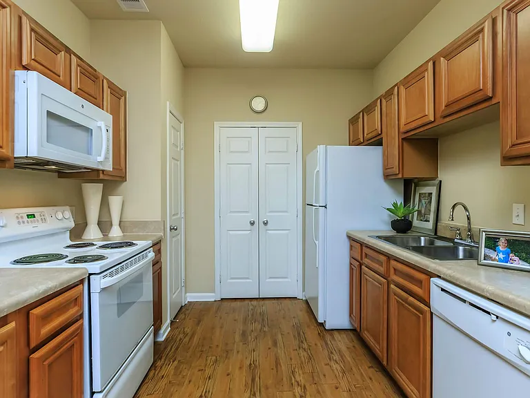 Arbor View Apartments — Photo 36
