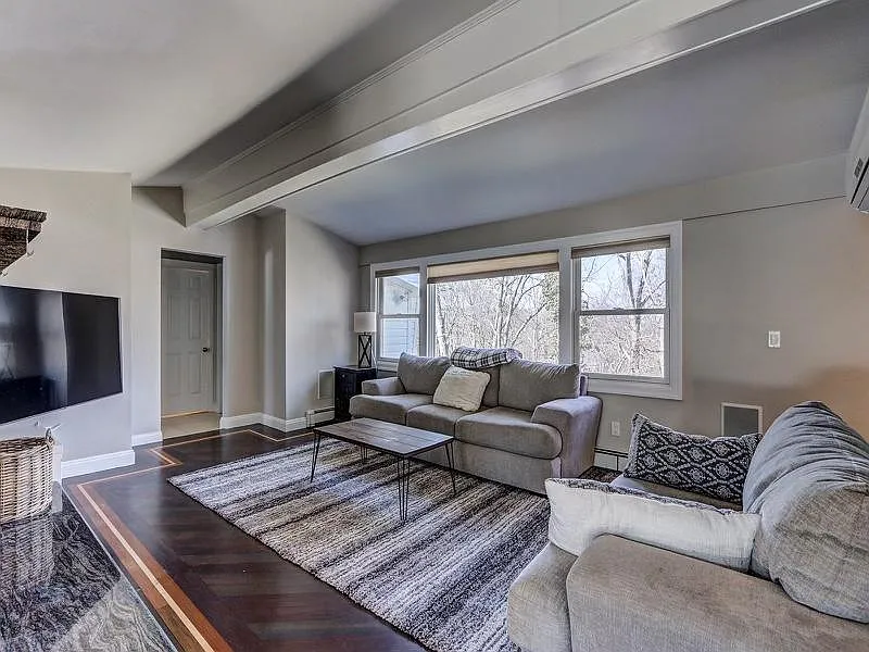 Blenheim Ln, Centerport — Photo 4