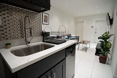 Rented by R New York