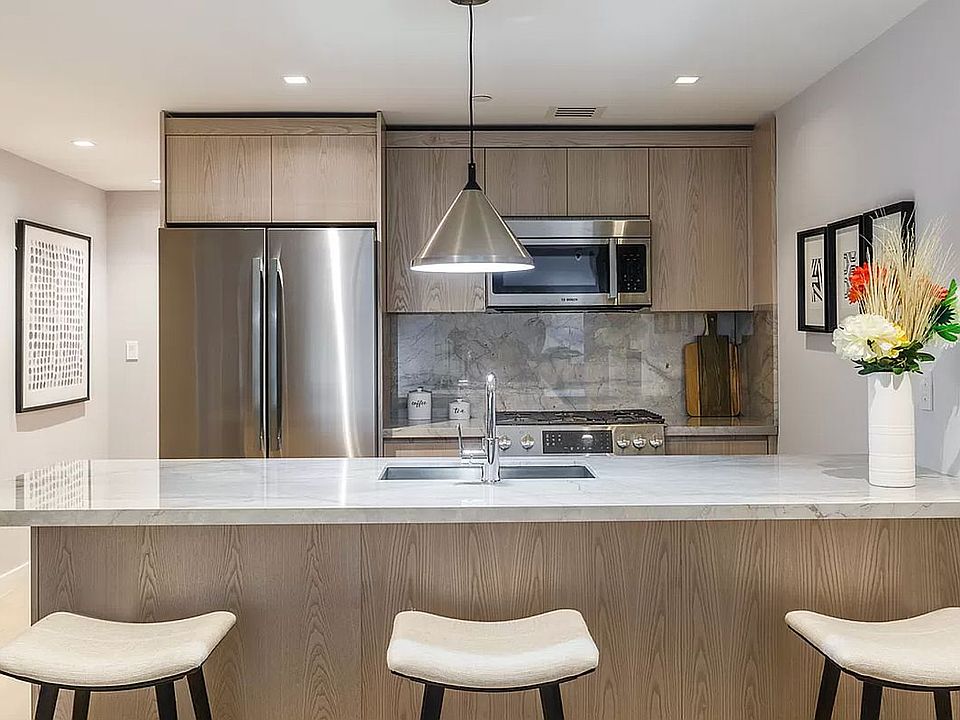 1st image of 567 Ocean Ave #Townhouse 02
