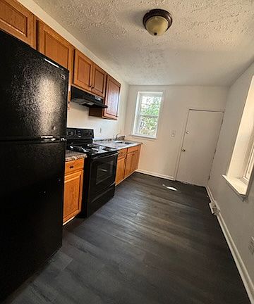 3rd image of 1802 W 2nd St