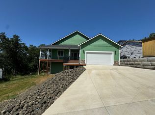 125 Sylvan Vista Ct, Roseburg, OR 97471