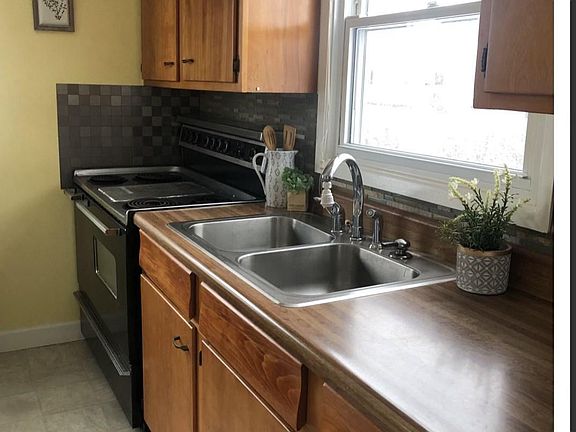 2nd image of 1348 Maetzel Dr