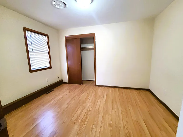 117 6th Ave NE #1 — Photo 6