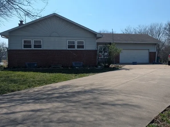 20 Locust Ln, Emporia, KS 66801