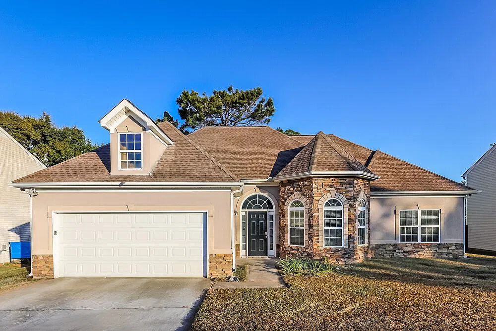 3 bed, 2.0 bath, 1850 sqft, $2,100 — Photo 1