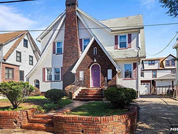 2nd image of 315-317 Meeker Ave