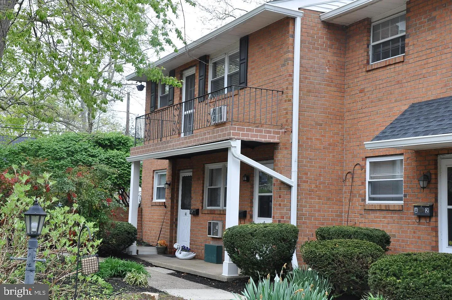 2 bed, 1.0 bath, 918 sqft, $2,000 — Photo 1