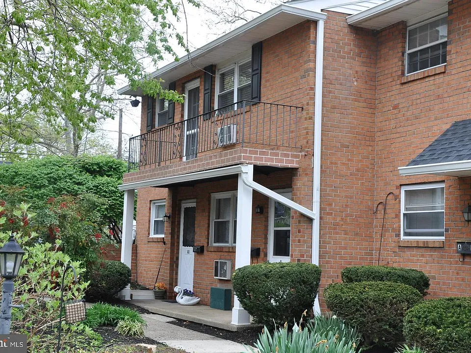340 Woodlawn Ter #B1